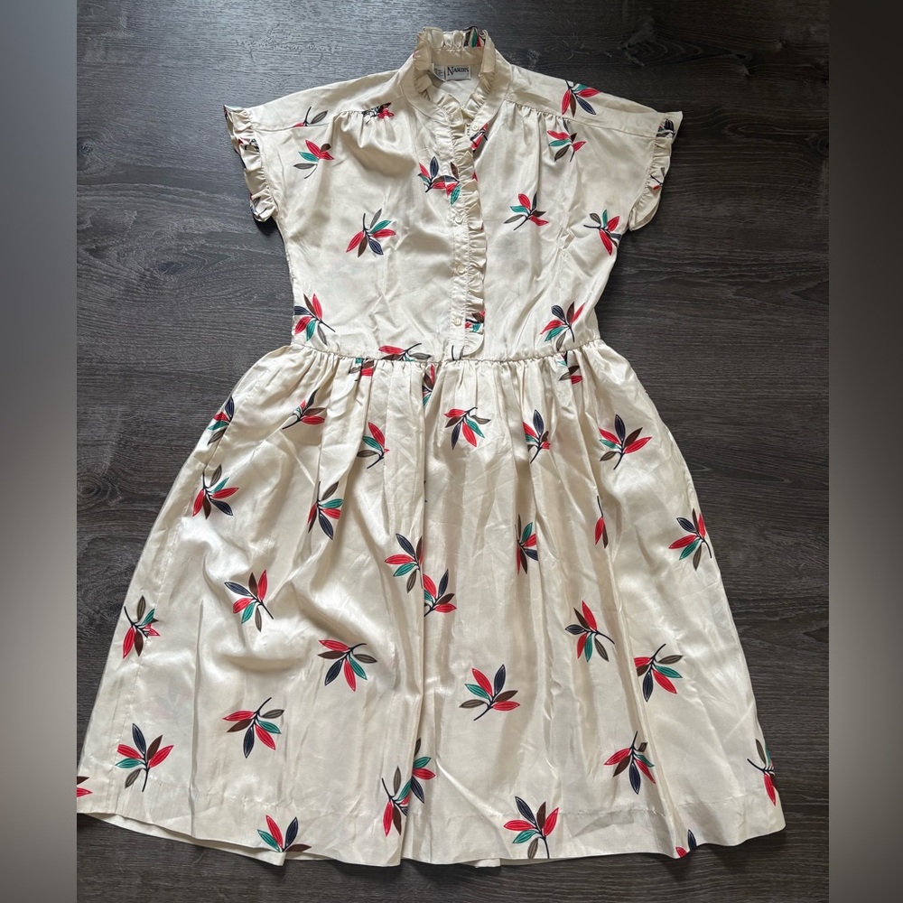 Vintage Nardis women’s Floral Print Cream Dress with pockets